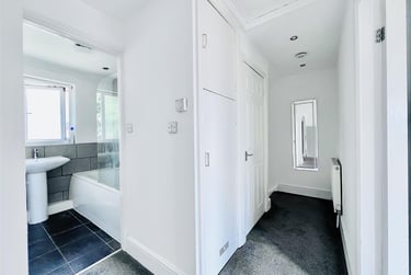 1 bed house, Farnborough Road, Clifton, Nottingham, NG119DG - Image 2